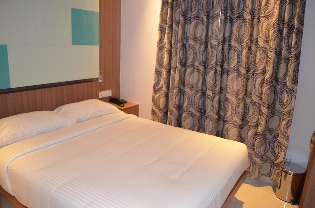 Itsy Hotels Hiland Suites Bangalore Zimmer foto